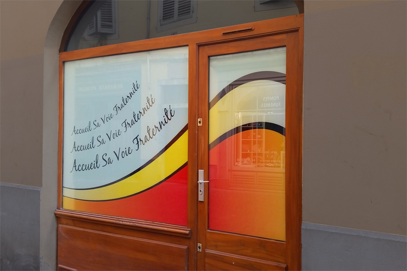 Impression numérique et découpe adhésif translucide en miroir