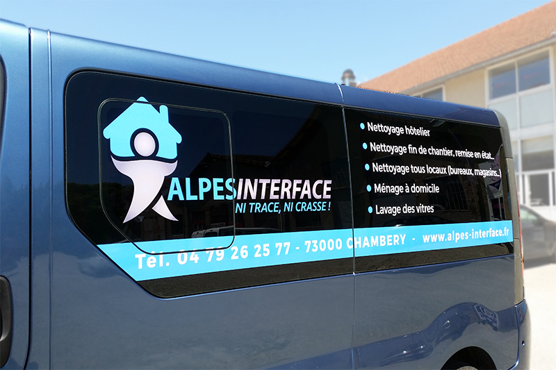 Marquage adhésif + impression numérique haute qualité sur vitrage véhicule 
