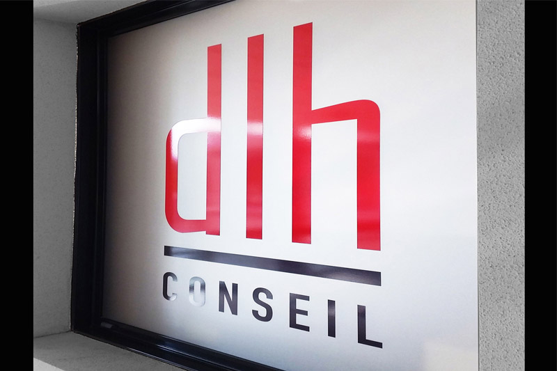 Adhésif dépoli avec impression numérique polymère + plastification brillante 