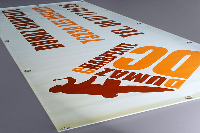 Impression numérique sur bâche avec oeillets