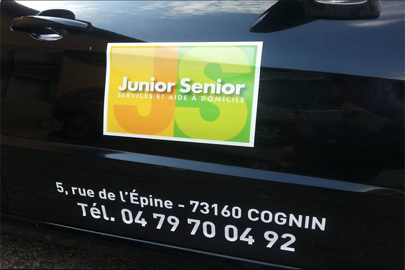 Impression numérique et texte adhésif sur véhicule