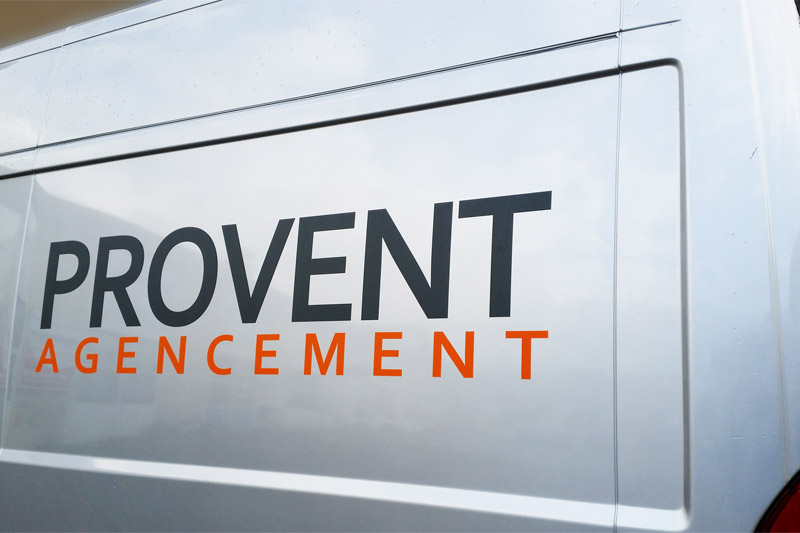 Lettres adhésives avec une plastification mat