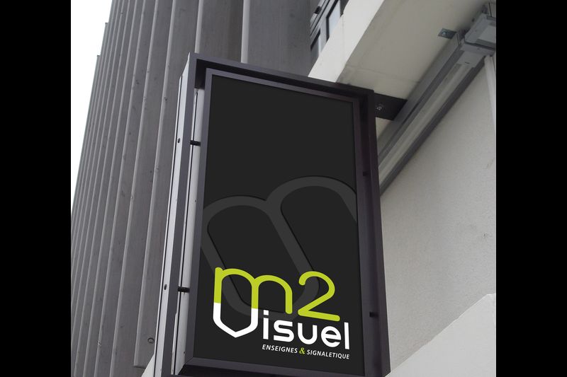 Enseigne drapeau lumineuse structure aluminium-face PVC adhésive + tôle laquée découpée